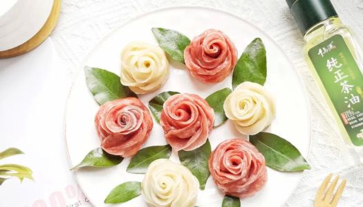 Steamed dumplings with roses - the best gift for Valentine's Day is to give them a romantic meal made by your own hands