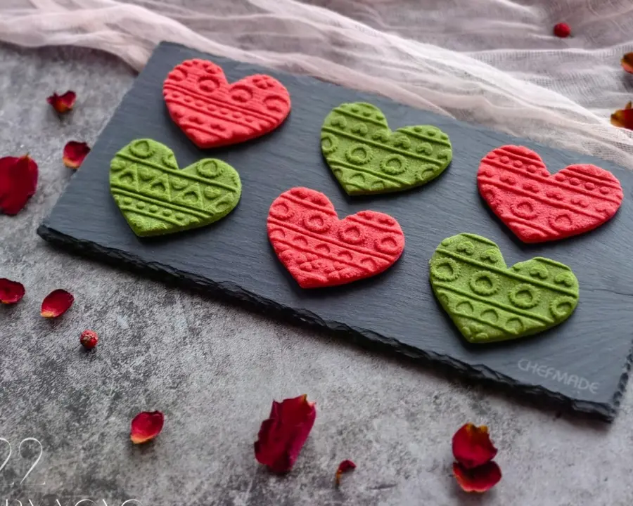 Beautiful Valentine's Day love cookies