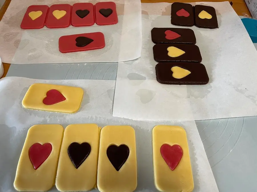 Valentine's Day three-color love cookies step 0