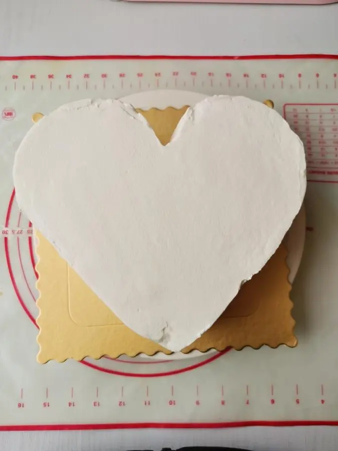 A Valentine's Day cake that will be made when you look at it step 0