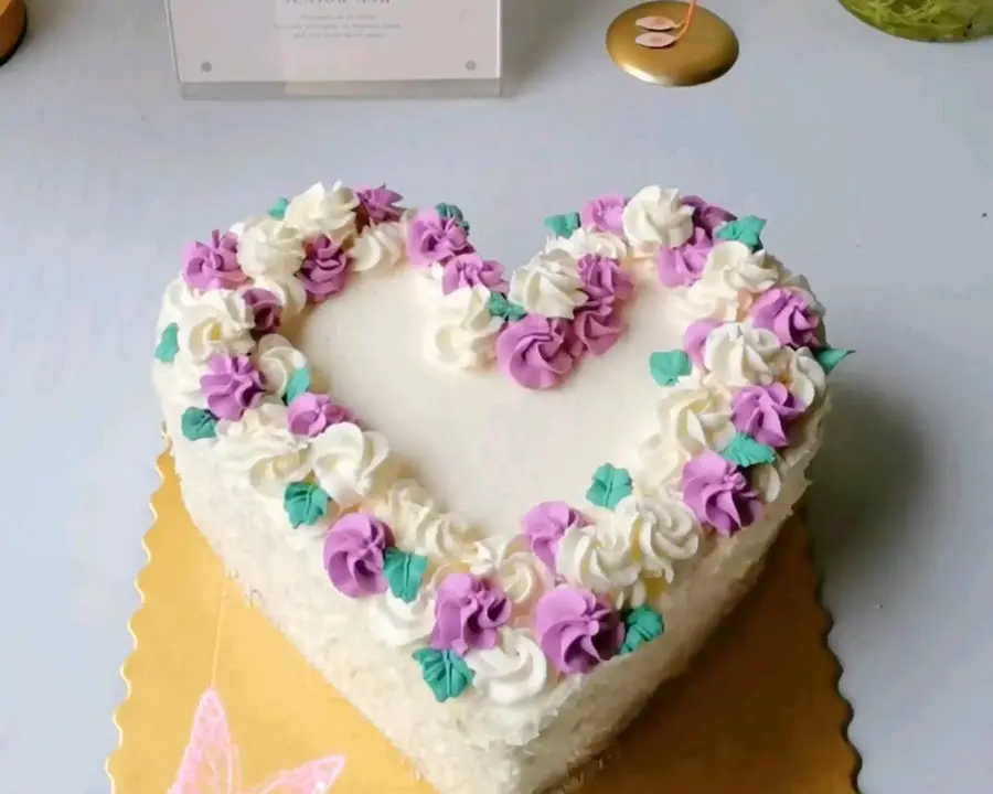 A Valentine's Day cake that will be made when you look at it