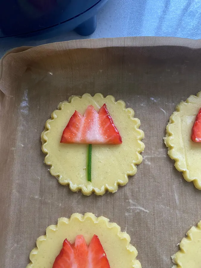 Valentine's Day presents you with romantic  tulip cookies step 0