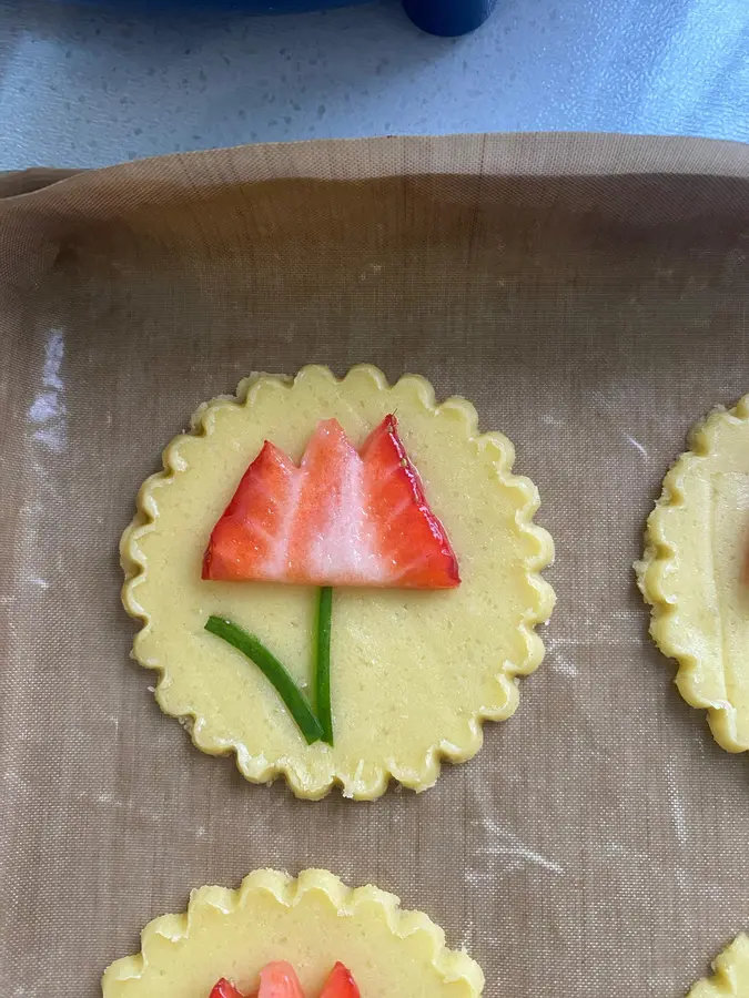 Valentine's Day presents you with romantic  tulip cookies step 0