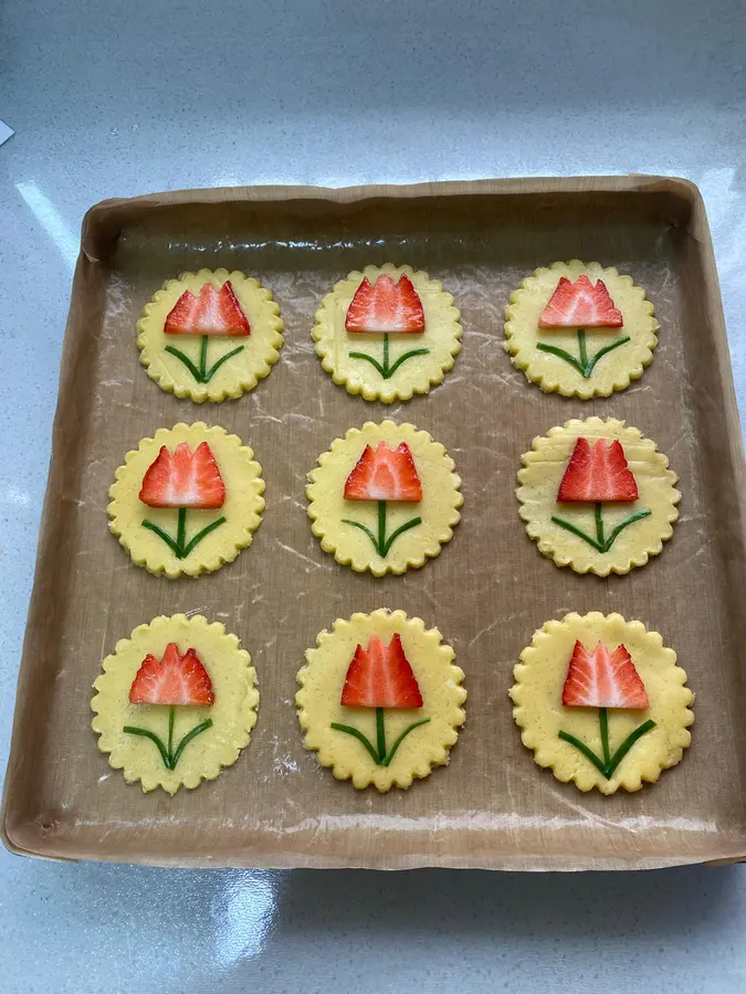 Valentine's Day presents you with romantic  tulip cookies step 0