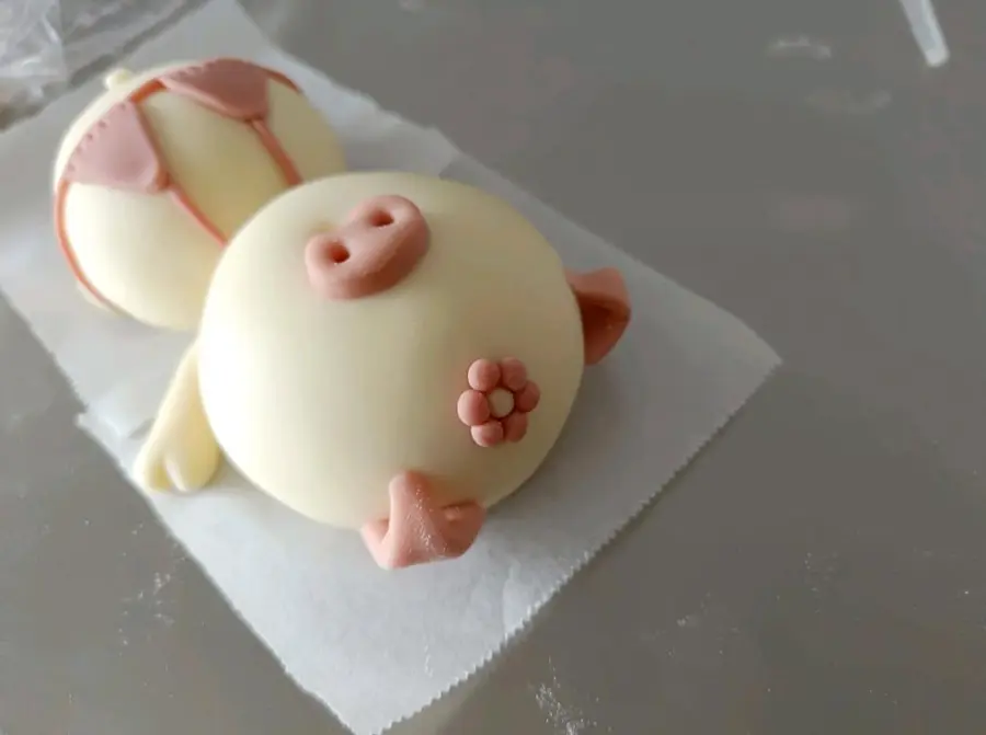 Bikini couple pig cartoon steamed buns step 0