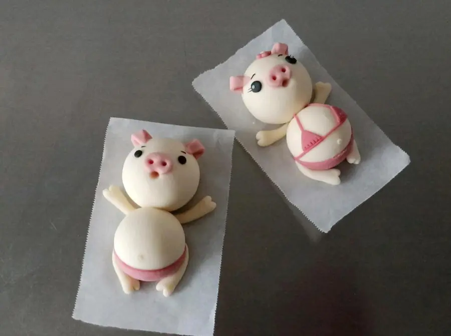 Bikini couple pig cartoon steamed buns step 0