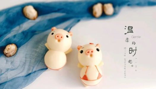 Bikini couple pig cartoon steamed buns