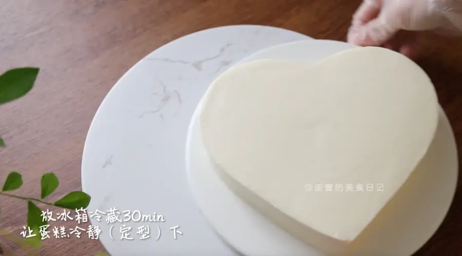 Valentine's Day heart-shaped cream cake~ What, are you celebrating the holiday today? step 0