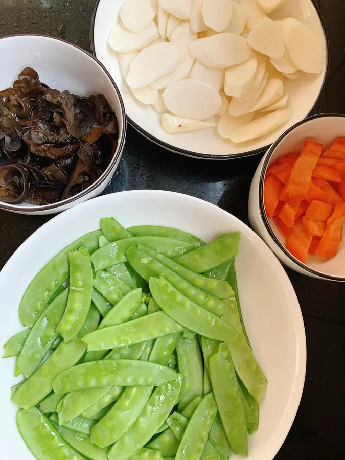 Stir-fry in lotus pond step 0