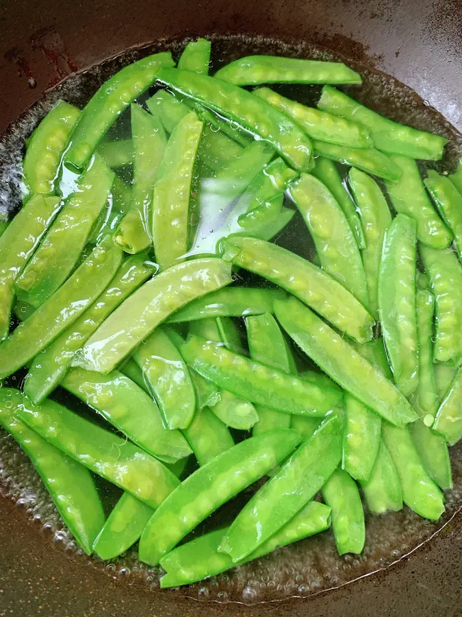 Stir-fry in lotus pond step 0