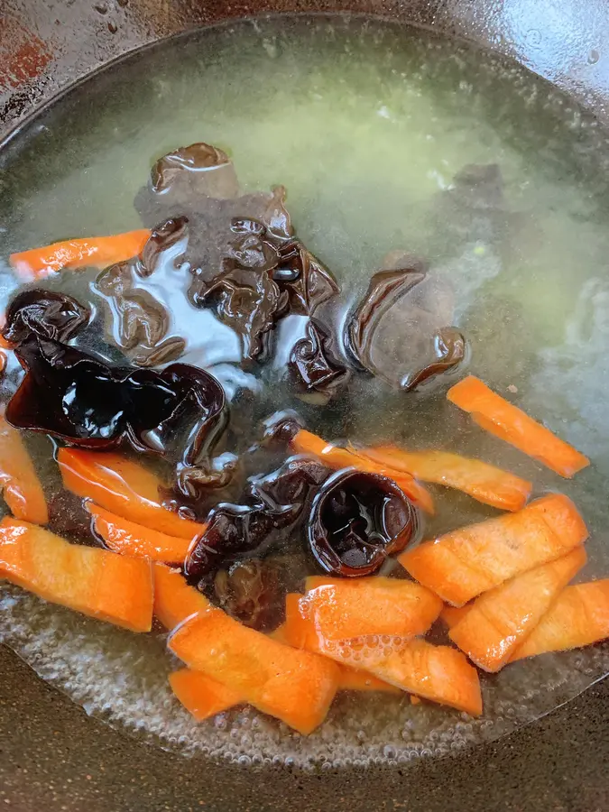 Stir-fry in lotus pond step 0