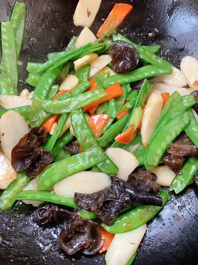 Stir-fry in lotus pond step 0