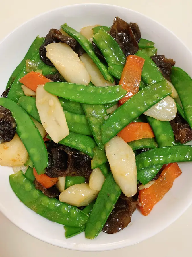 Stir-fry in lotus pond