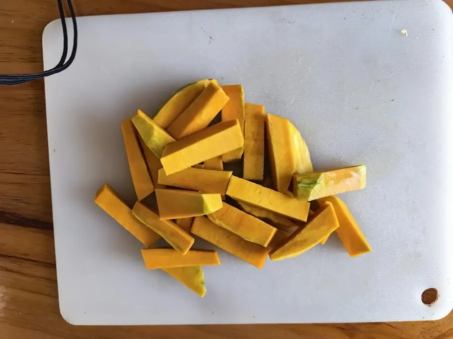 Baked pumpkin with salted egg yolk step 0