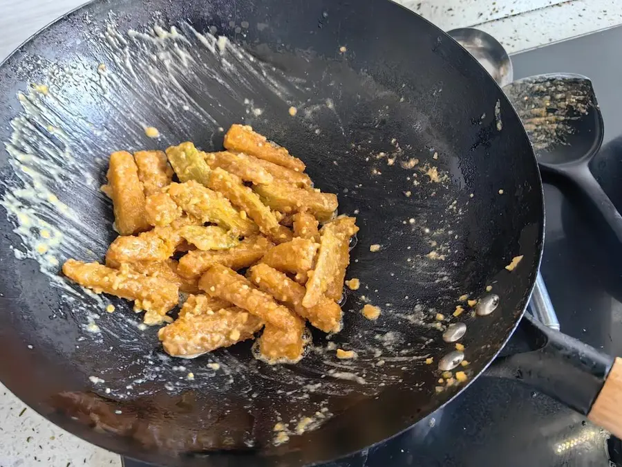 Baked pumpkin with salted egg yolk step 0