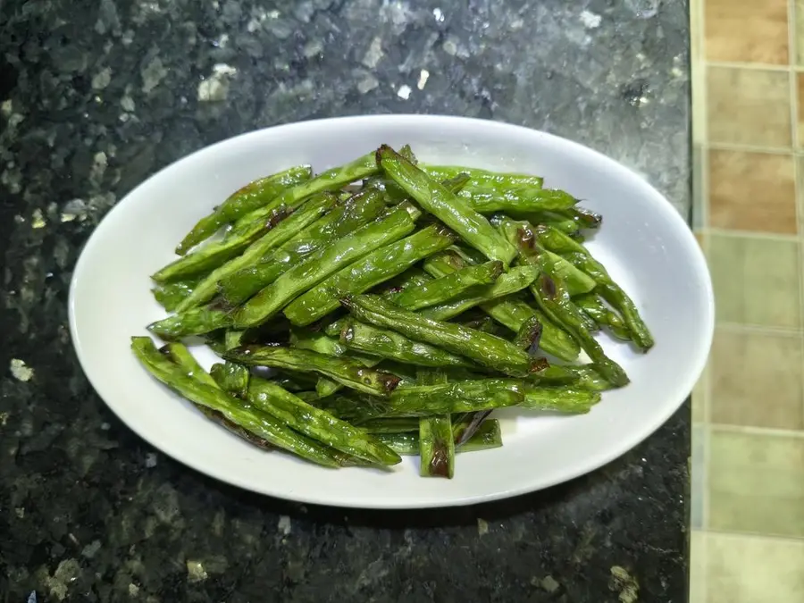 Dry-fried green beans (less oil and less condiments) step 0