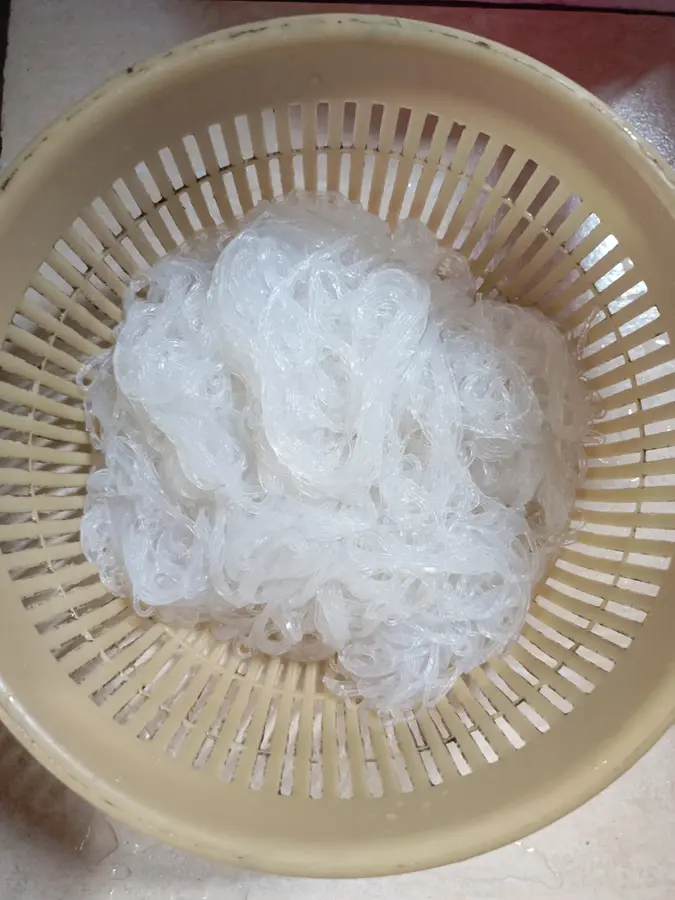 Steamed rice vermicelli with enoki mushrooms step 0