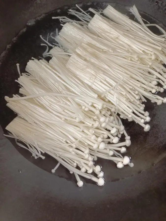 Steamed rice vermicelli with enoki mushrooms step 0