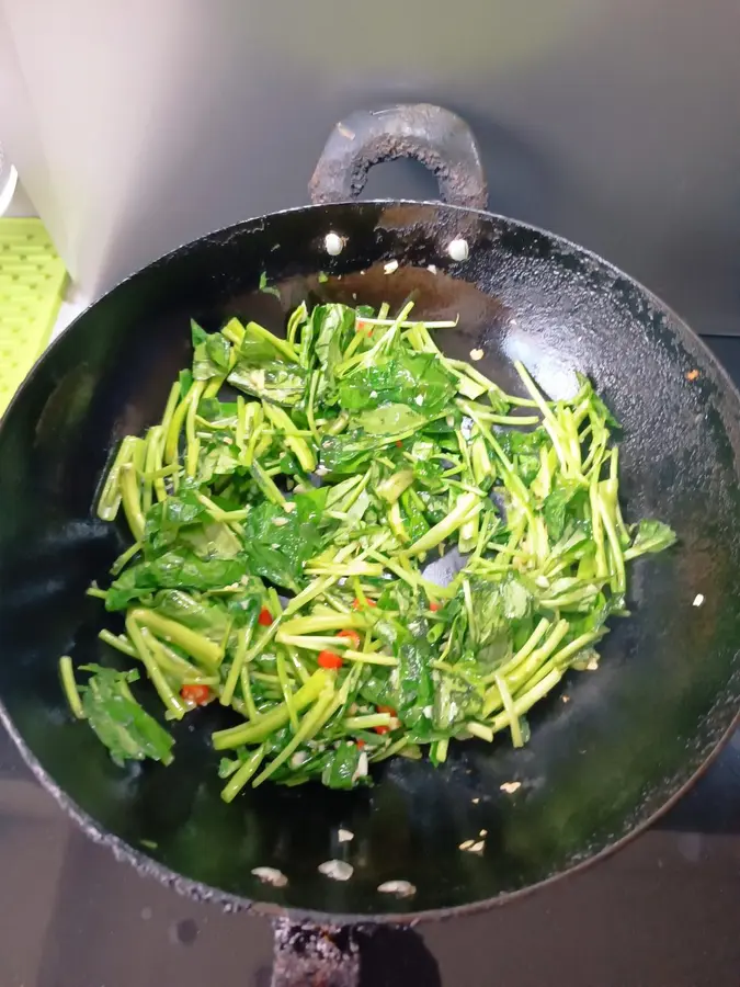 Water spinach with garlic step 0