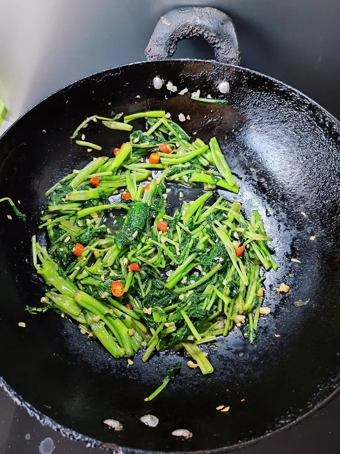 Water spinach with garlic step 0