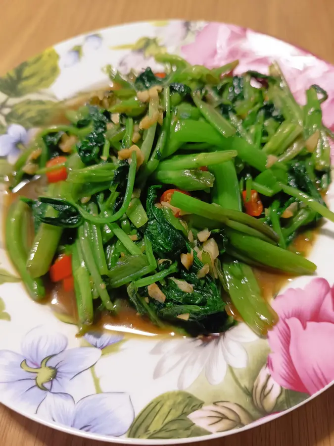 Water spinach with garlic step 0