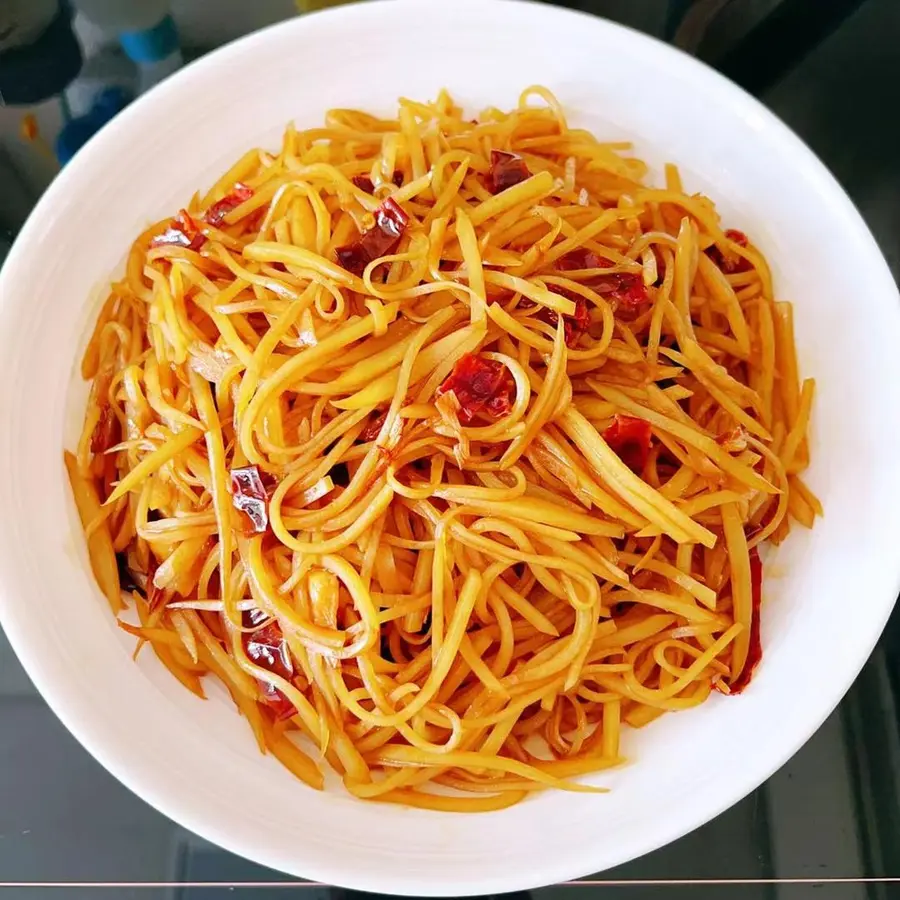 Vinegar, sour, spicy and crispy shredded potatoes step 0