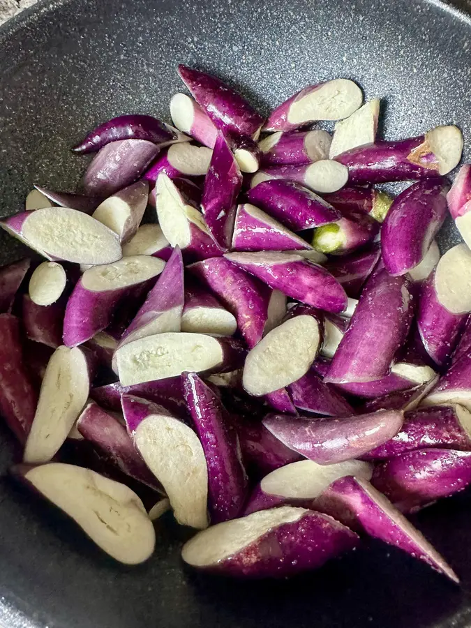 (Vegan) braised eggplant  step 0