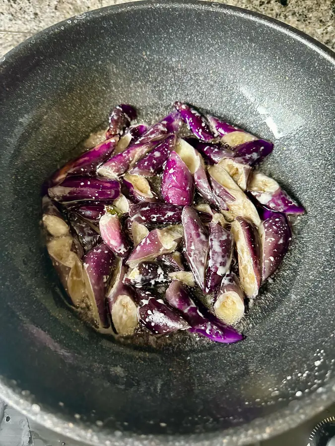 (Vegan) braised eggplant  step 0