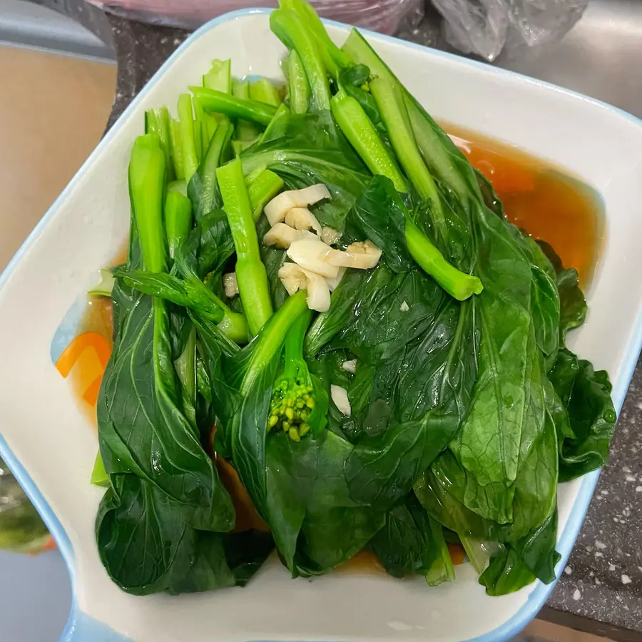 Blanch choy sum