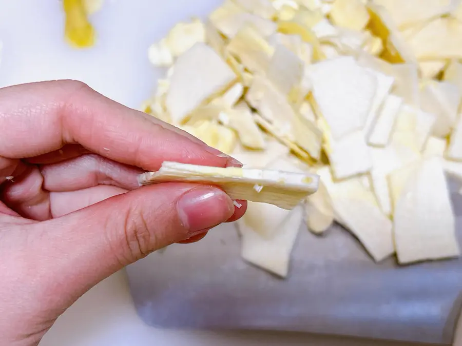 Braised winter bamboo shoots in oil step 0