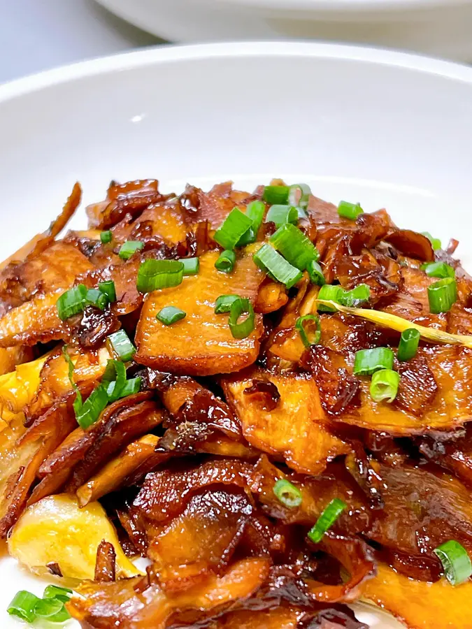 Braised winter bamboo shoots in oil