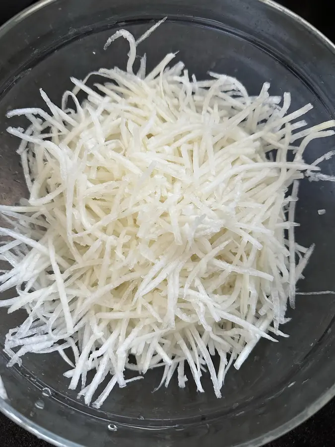 Steamed shredded radish rolls step 0