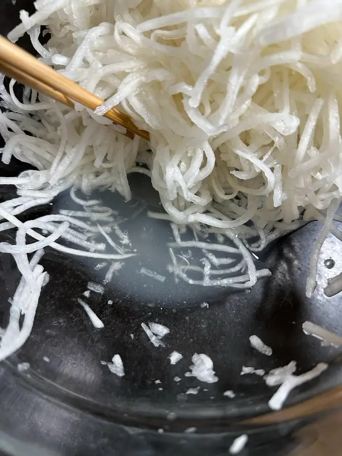 Steamed shredded radish rolls step 0