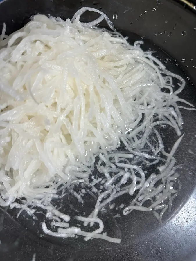 Steamed shredded radish rolls step 0