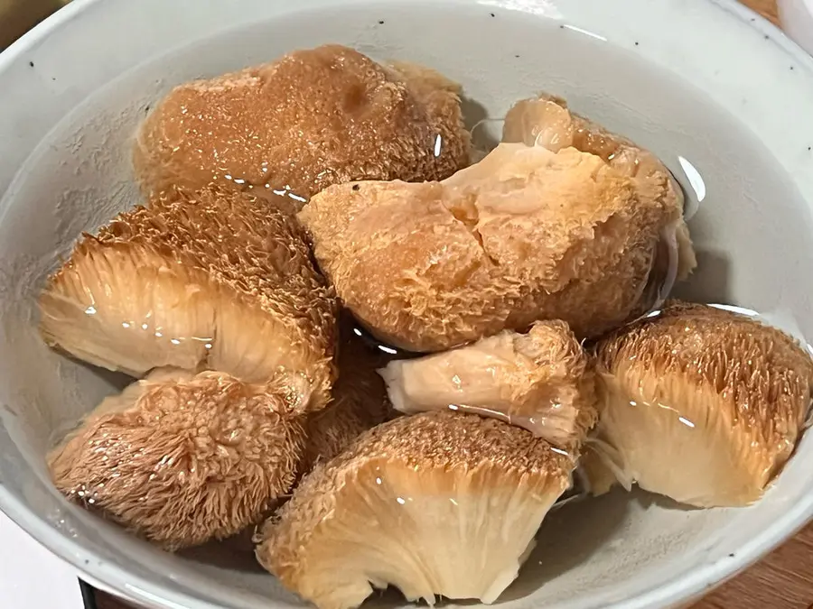 Three cups lion's mane mushrooms (vegan) step 0