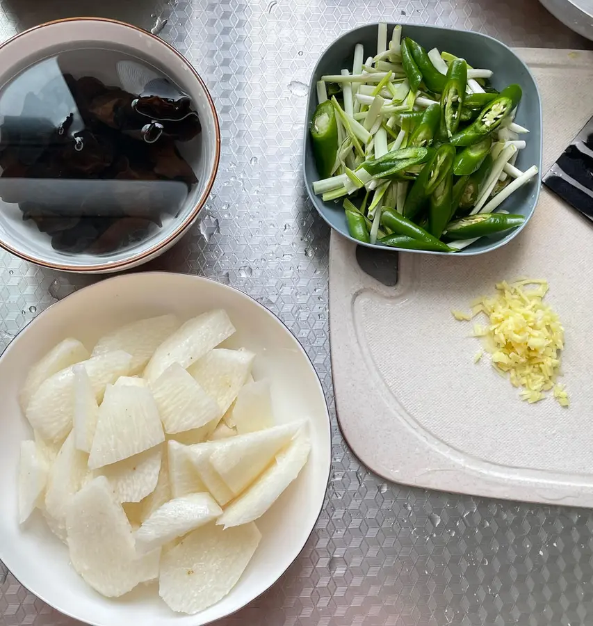 Stir-fried yam fungus step 0