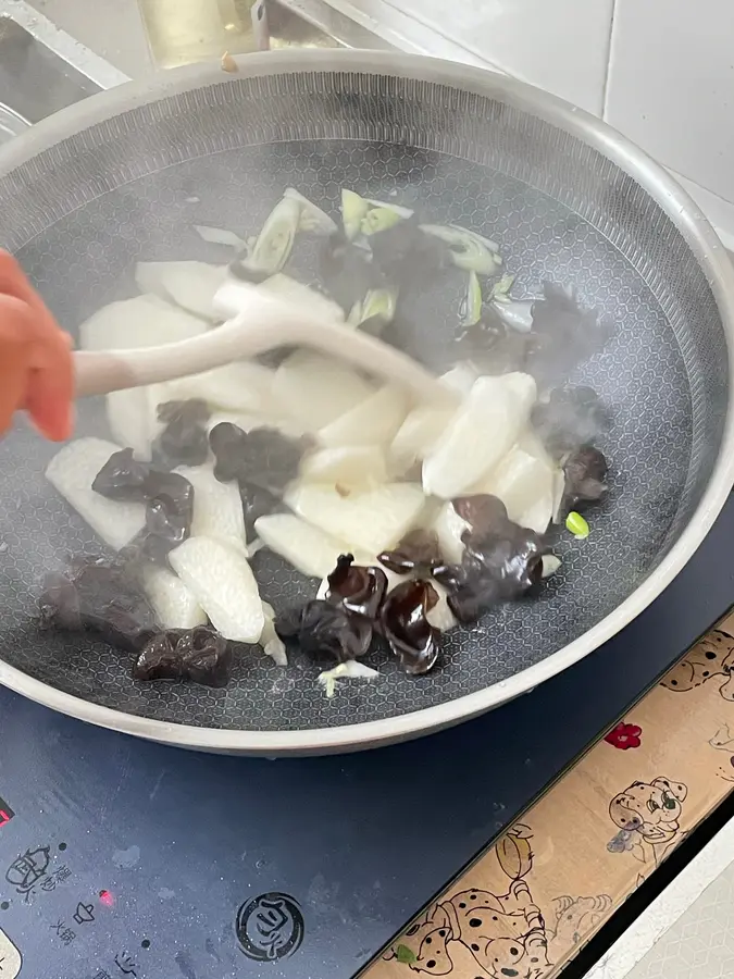 Stir-fried yam fungus step 0