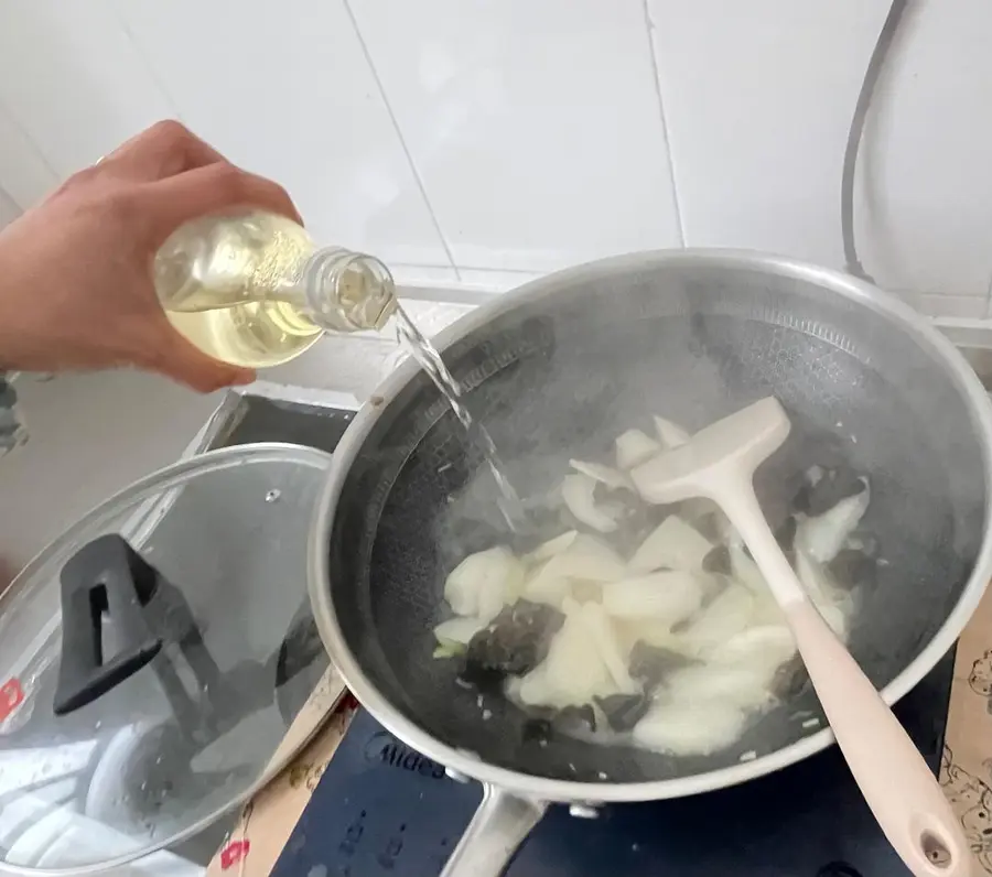 Stir-fried yam fungus step 0