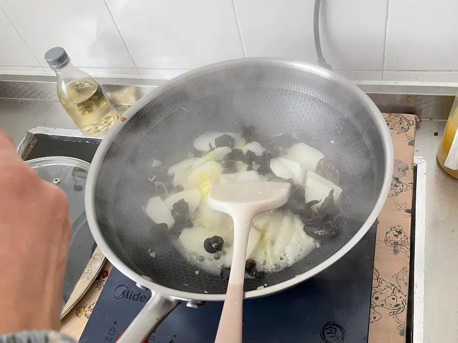 Stir-fried yam fungus step 0