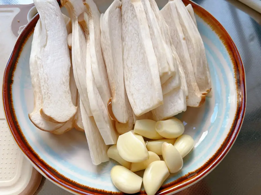 Pan-fried king oyster mushrooms step 0