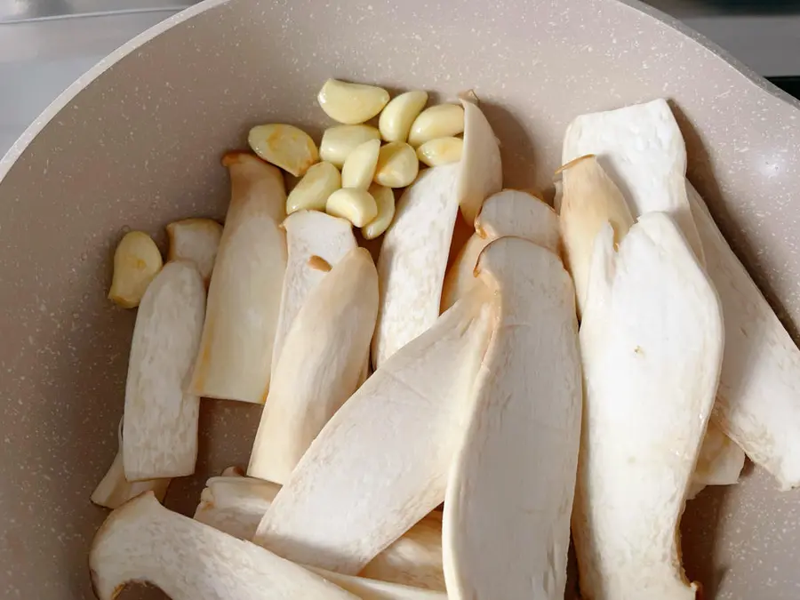 Pan-fried king oyster mushrooms step 0