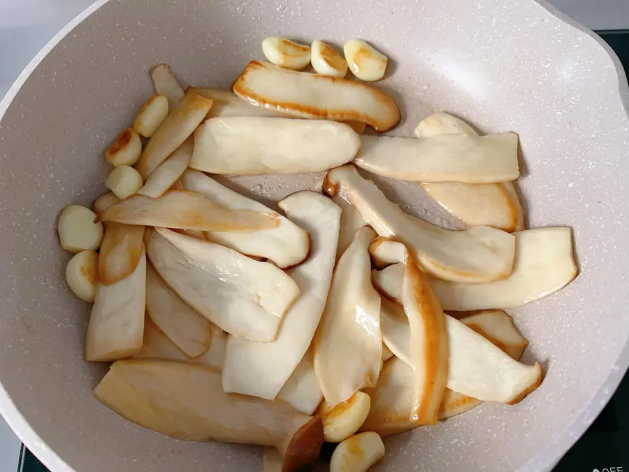 Pan-fried king oyster mushrooms step 0