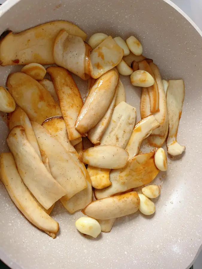 Pan-fried king oyster mushrooms step 0