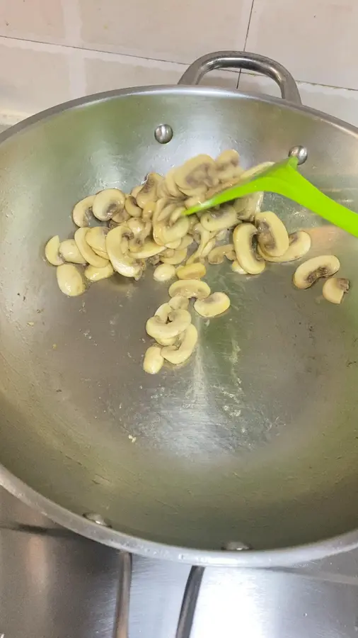 Stir-fried mushrooms with green vegetables step 0