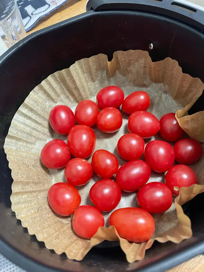 Air fryer small tomatoes  step 0