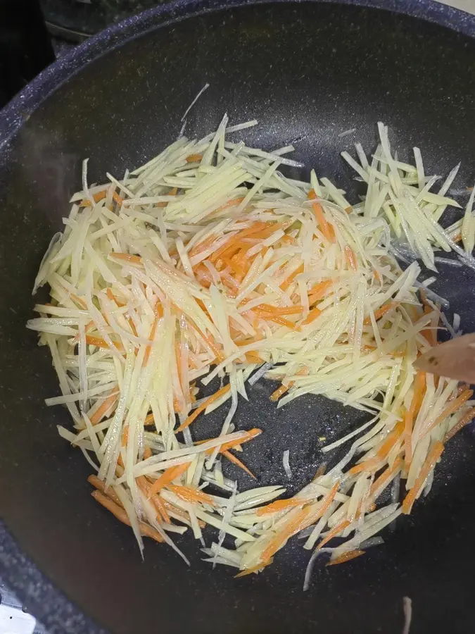 Stir-fry three shreds step 0