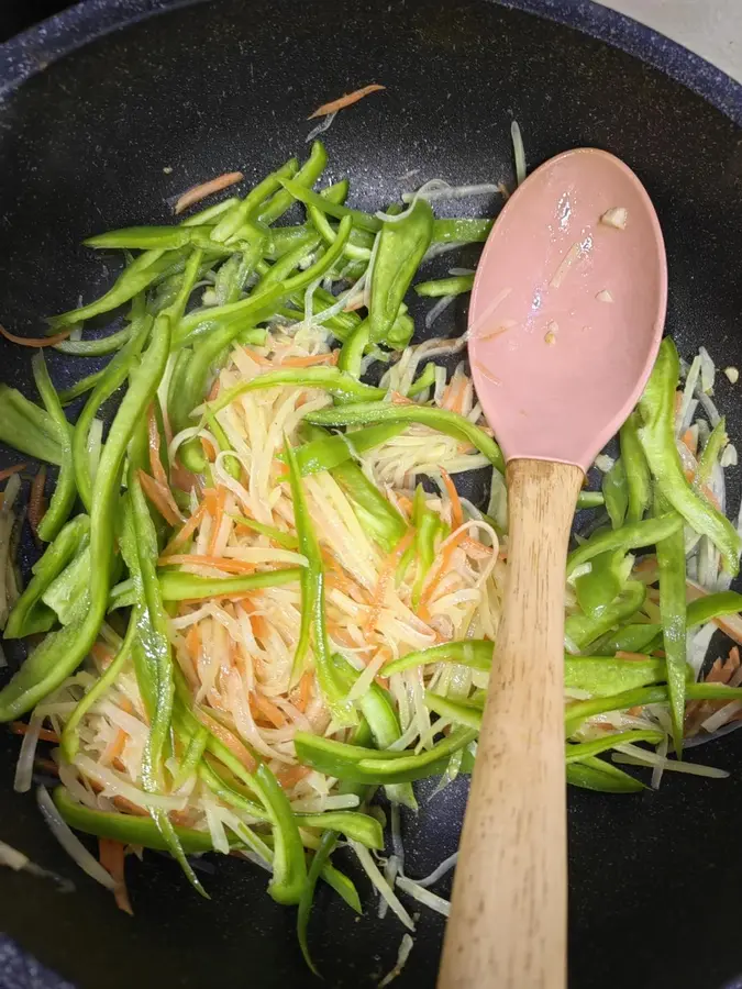 Stir-fry three shreds step 0