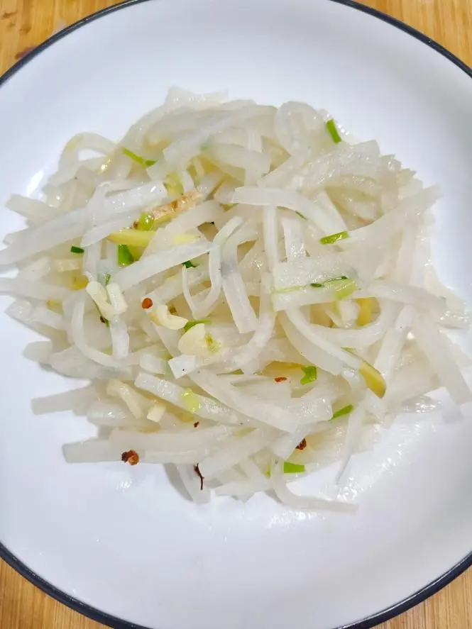 Stir-fried shredded radish step 0