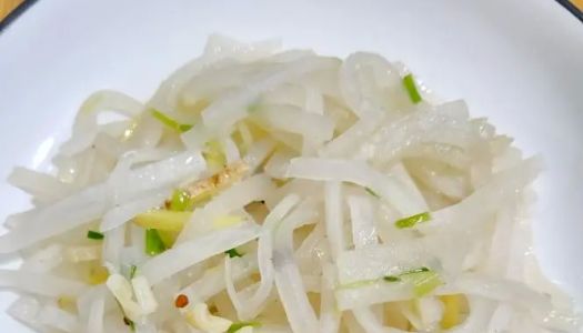 Stir-fried shredded radish