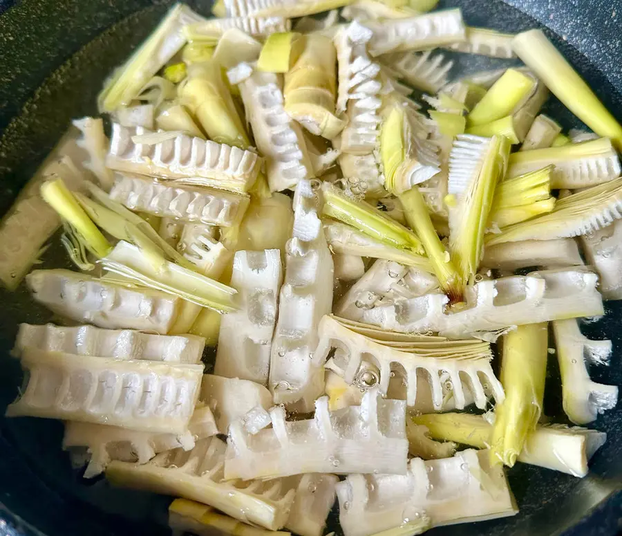 (Vegan) braised spring bamboo shoots in oil step 0